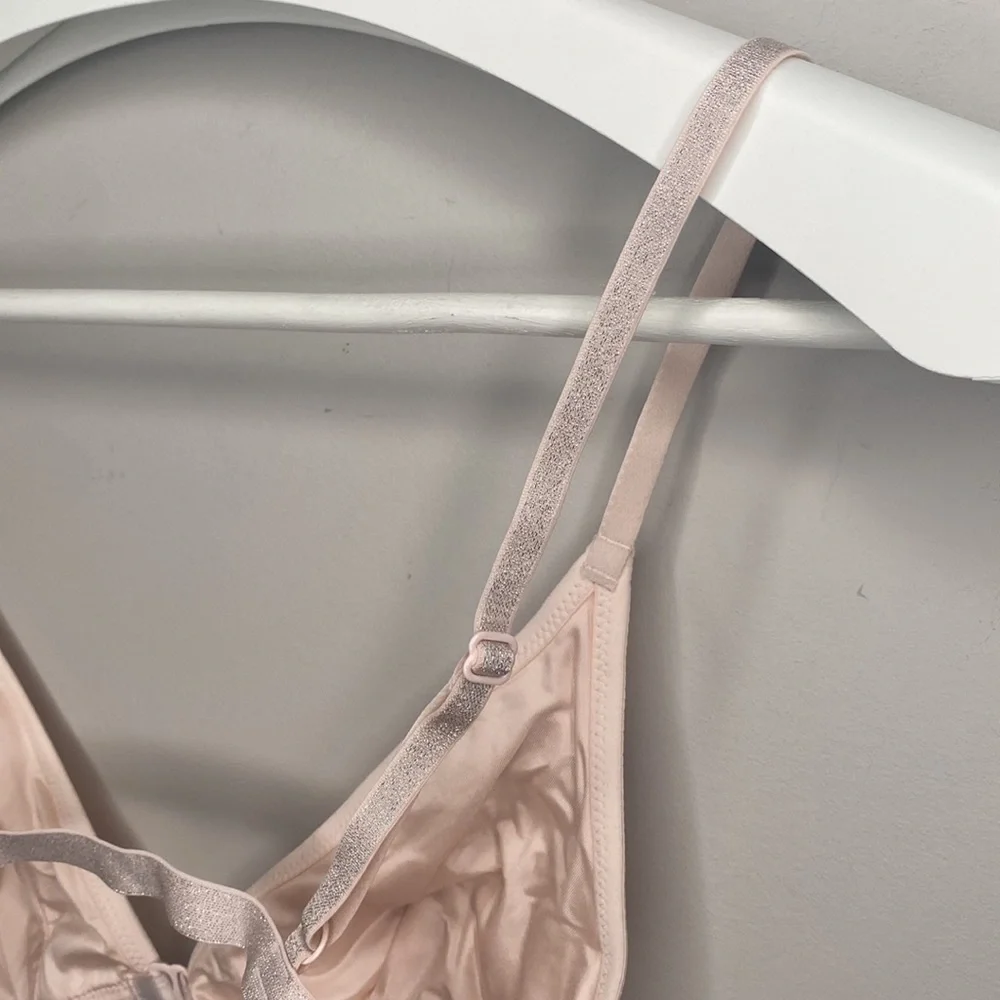 NWT Victoria’s Secret Sequin and Mesh Bralette - Picture 7 of 10